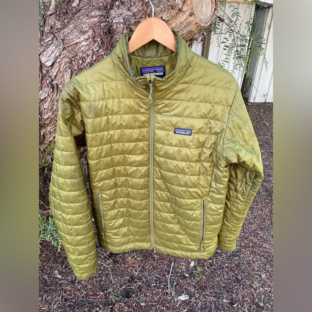 Medium Green men’s Patagonia nano puff jacket.